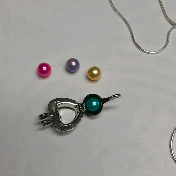 Dainty Heart Pendant Necklace NWOT - Picture 3 of 8